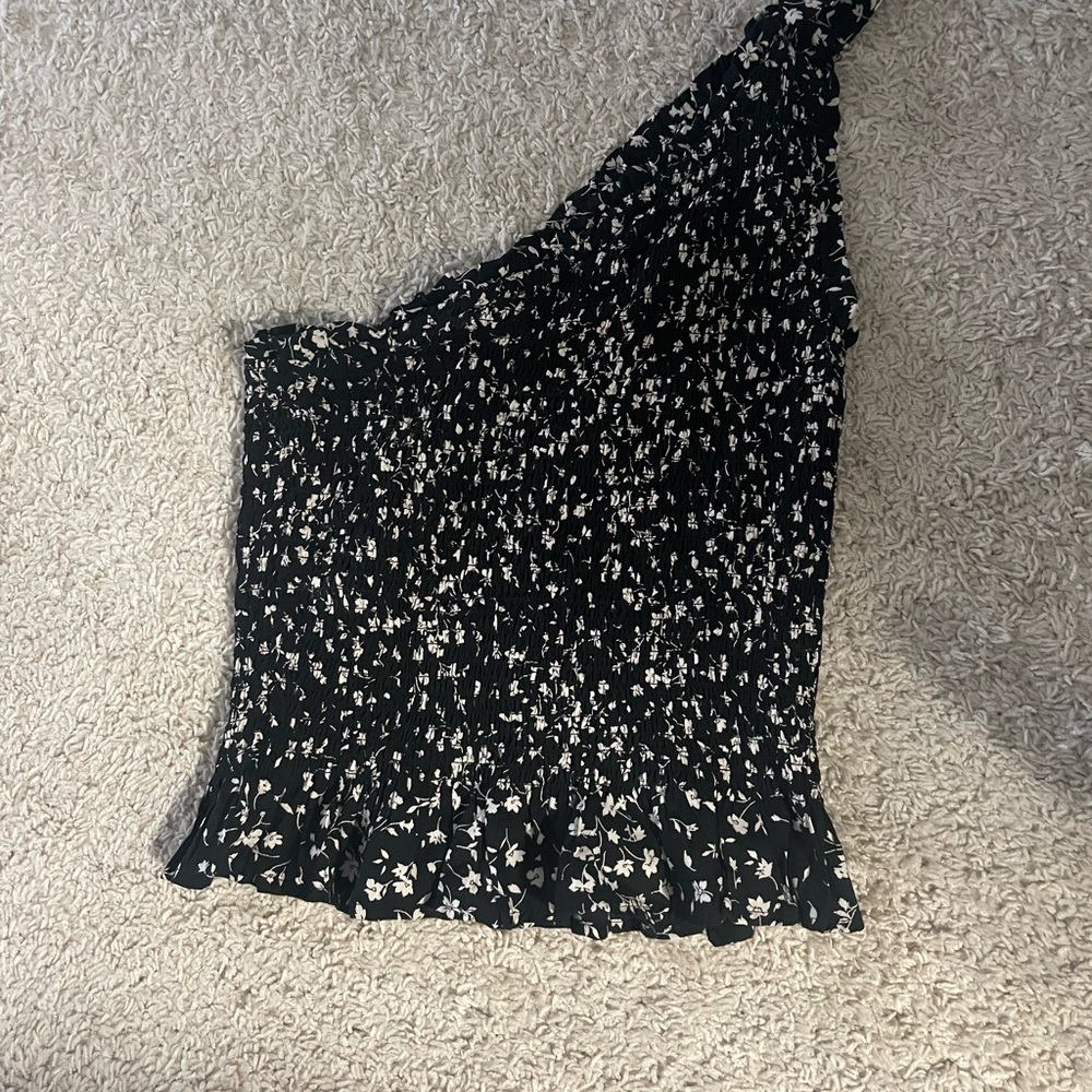 One shoulder top